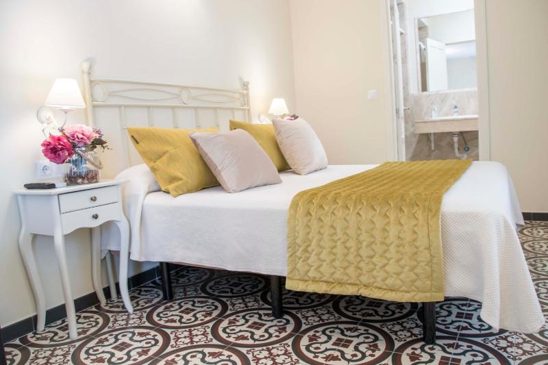 Deluxe Double Room image 4