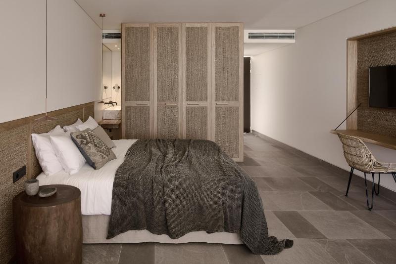Superior Suite with Inland View  image 4