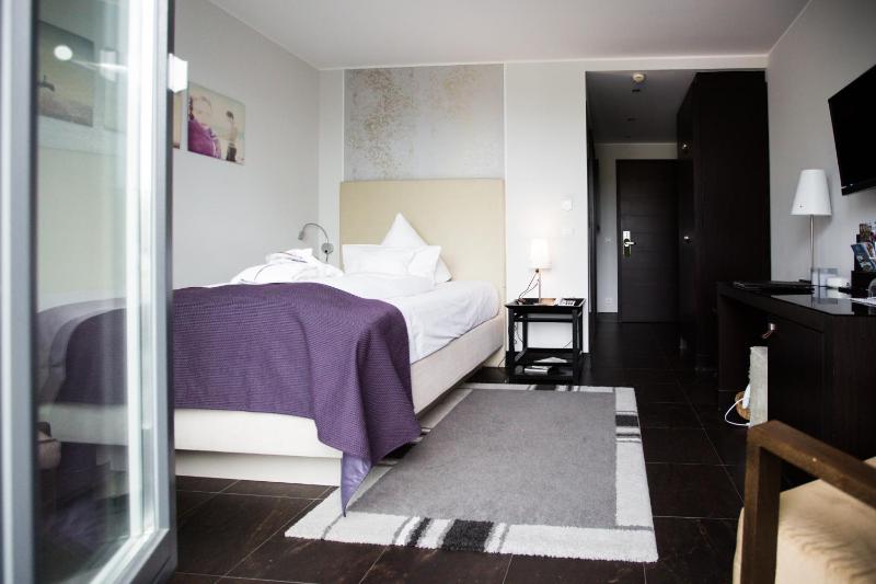 Double Room image 3