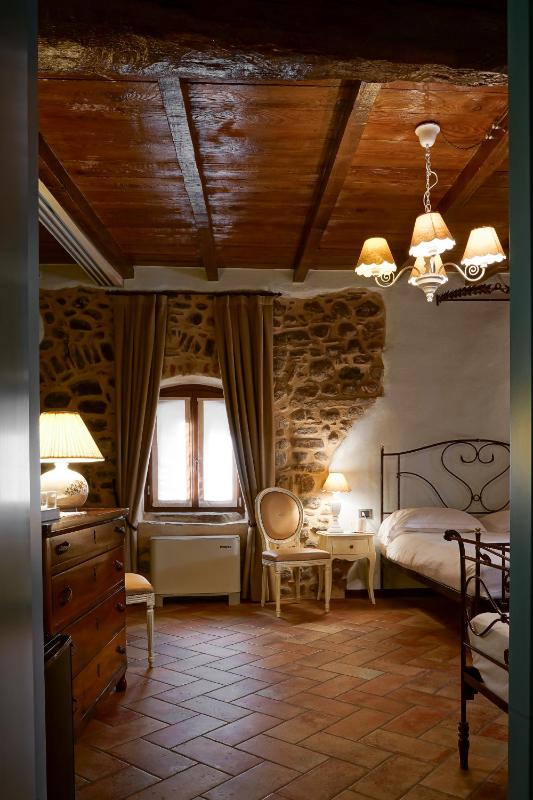 Large Double Room image 1