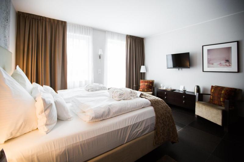 Deluxe Double Room image 3