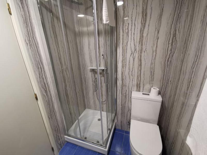 Double or Twin Room image 4