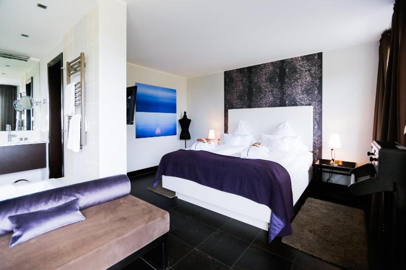 Deluxe Suite image 1