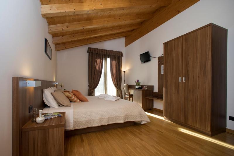 Superior Double Room image 4