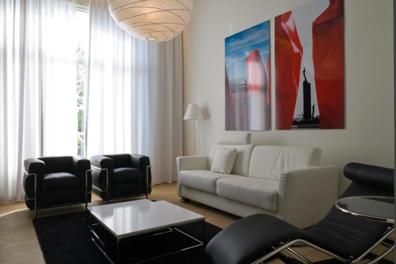 Deluxe Apartment with Terrace image 2