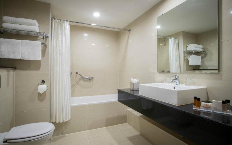 Deluxe King Room image 4