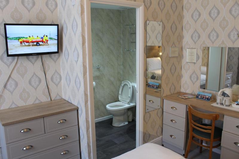 Superior Twin Room image 2