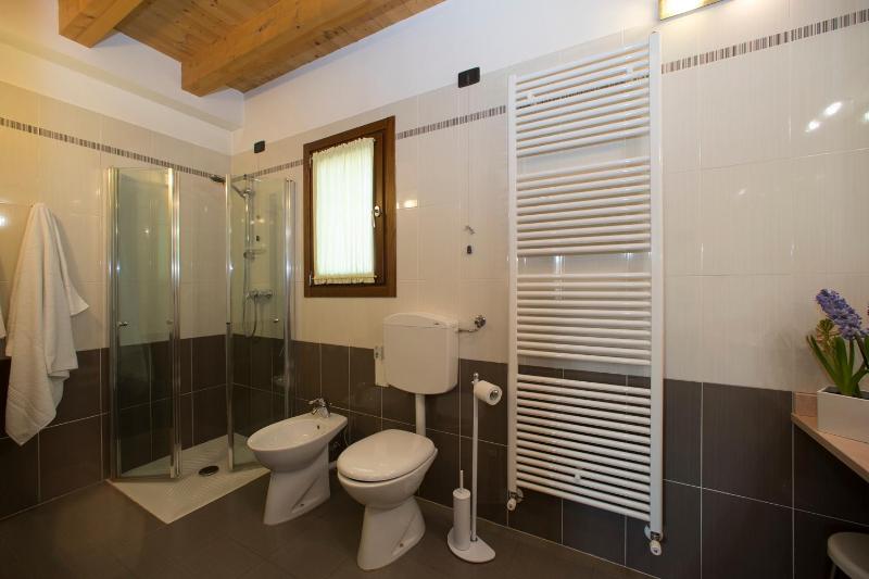 Superior Triple Room image 4