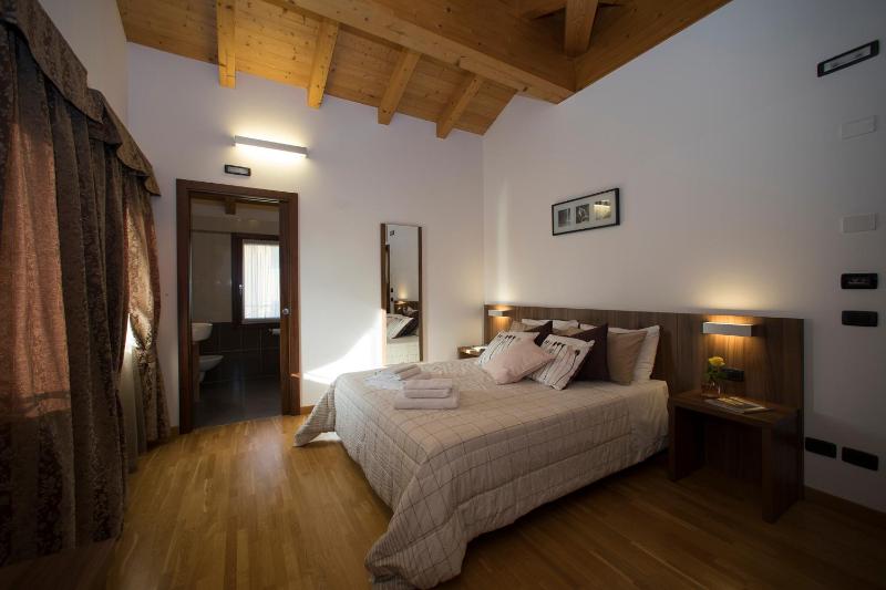 Double Room image 4