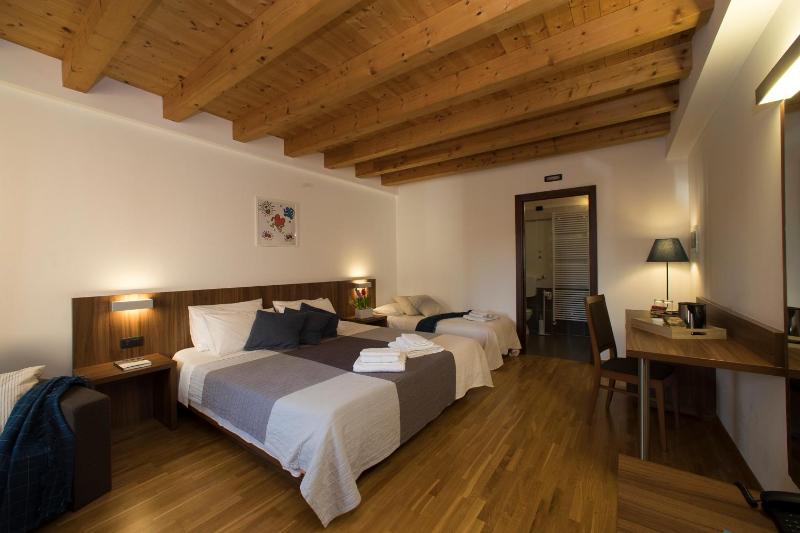 Superior Triple Room image 2