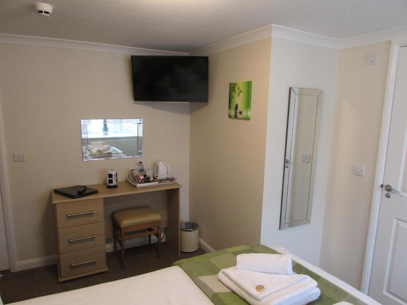 Double Room image 3