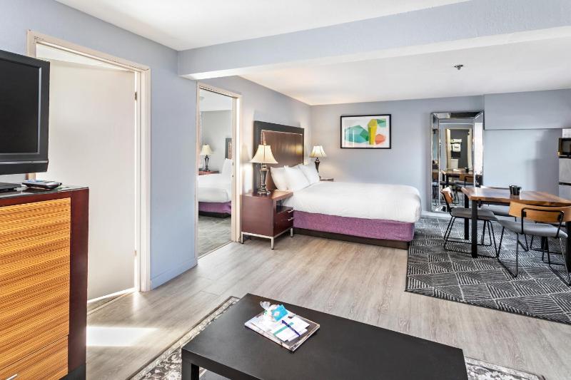 Two-Bedroom Suite image 3