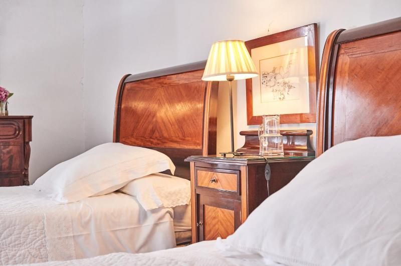 Deluxe Twin Room image 1