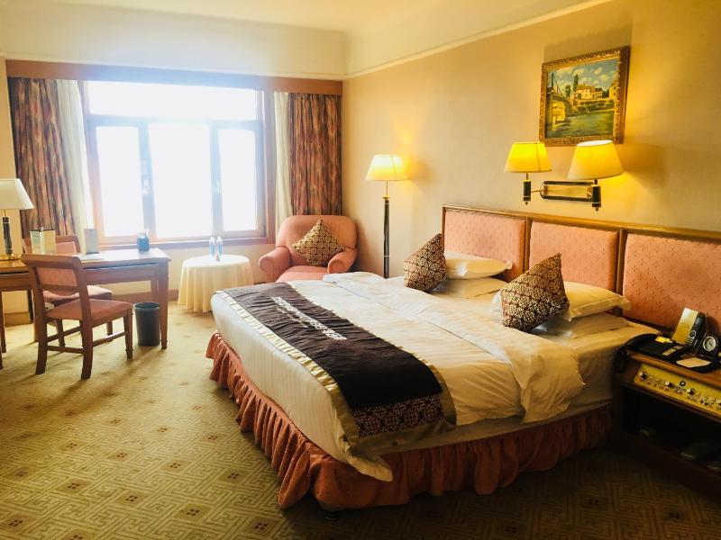 Qingdao Oceanwide Elite Hotel - image 39