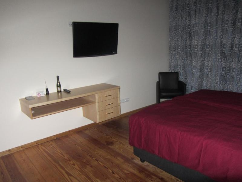 Single Room with Bathroom image 1