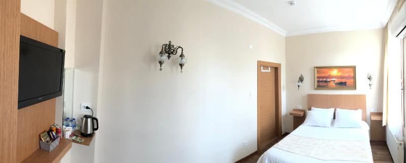 Standard Double Room image 3