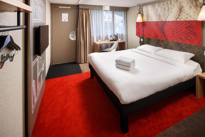 Double Room image 3