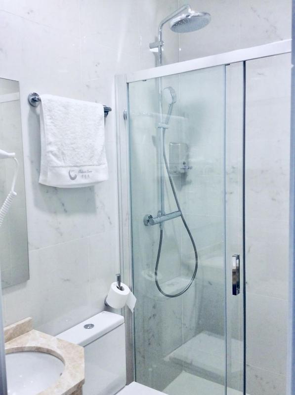 Single Room with Private Bathroom image 3