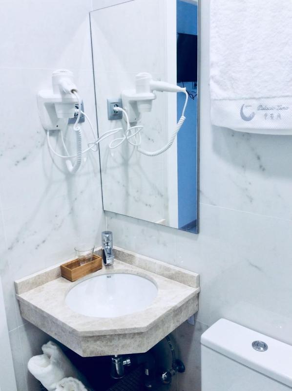 Single Room with Private Bathroom image 4