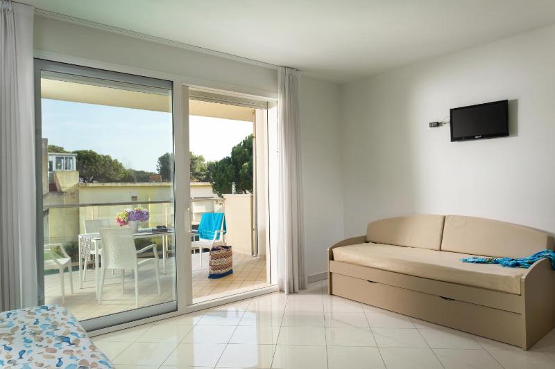 Studio with Terrace image 2