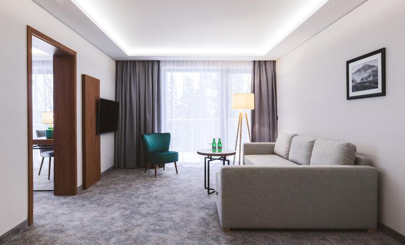 Deluxe Triple Room with a double bed or two twin beds image 3