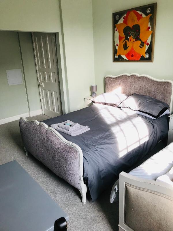 Regency Rooms Guesthouse - image 4