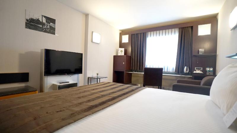 Deluxe Double or Twin Room image 3