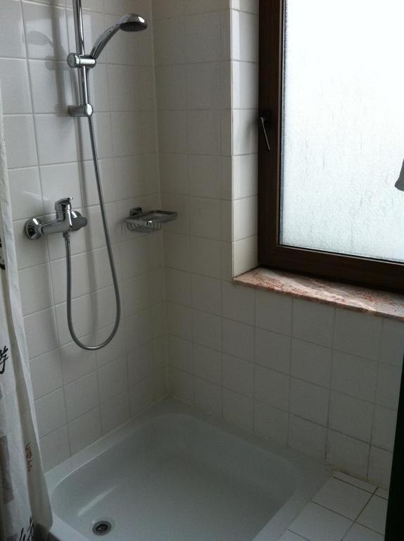 Single Room image 4