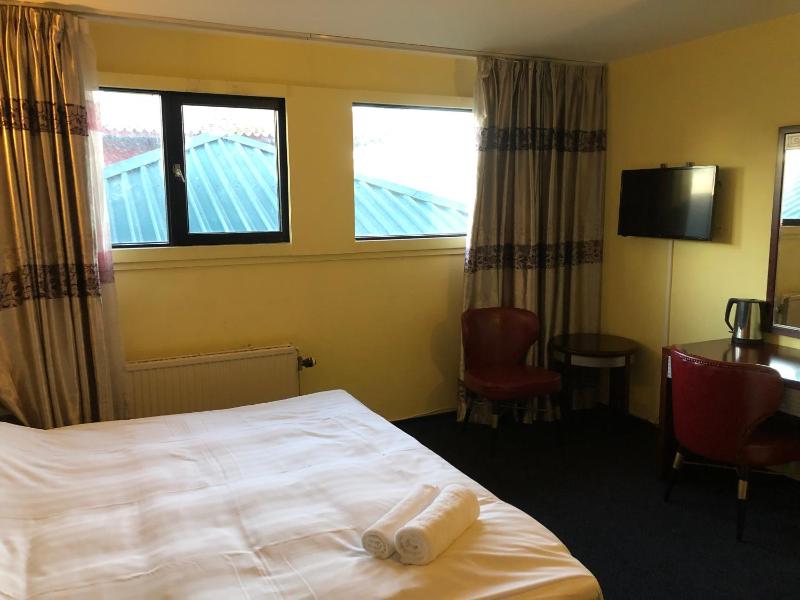 Double Room image 4