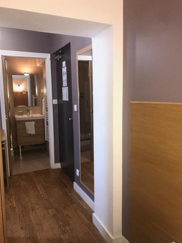 Twin Room with Shower image 2