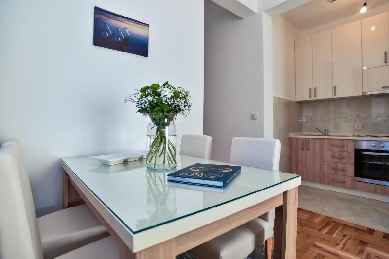 One-Bedroom Apartment image 4