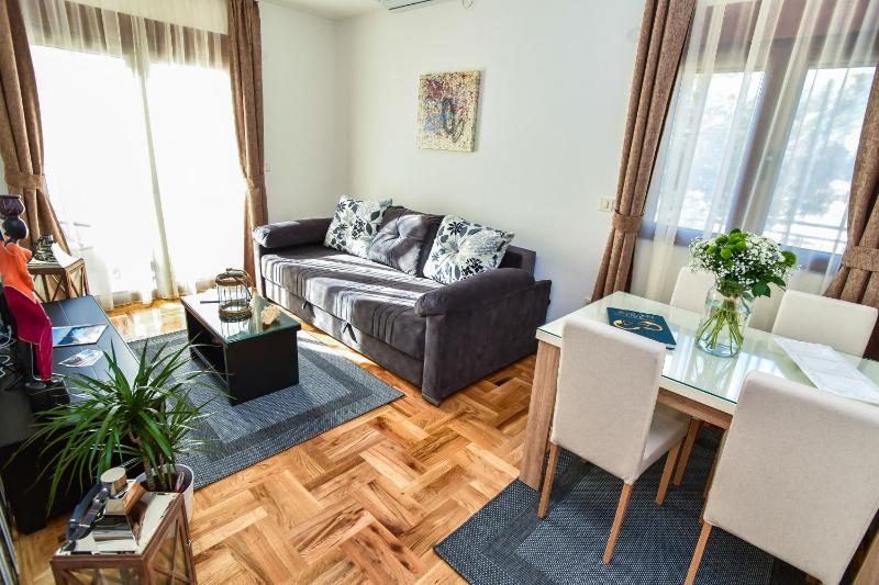 One-Bedroom Apartment image 1