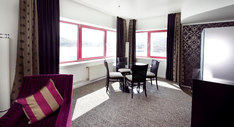 Junior Suite with Ocean View image 4