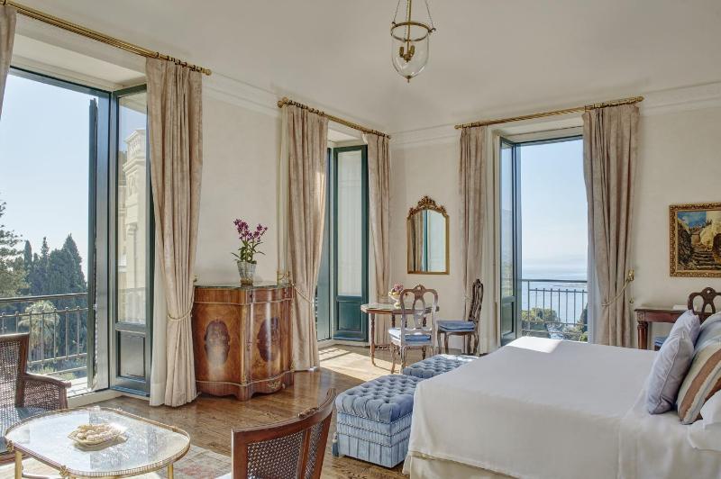 Deluxe Junior Suite with Balcony or Terrace and Sea View image 4