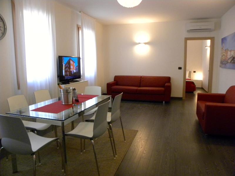 Venice Apartments Dante - image 37