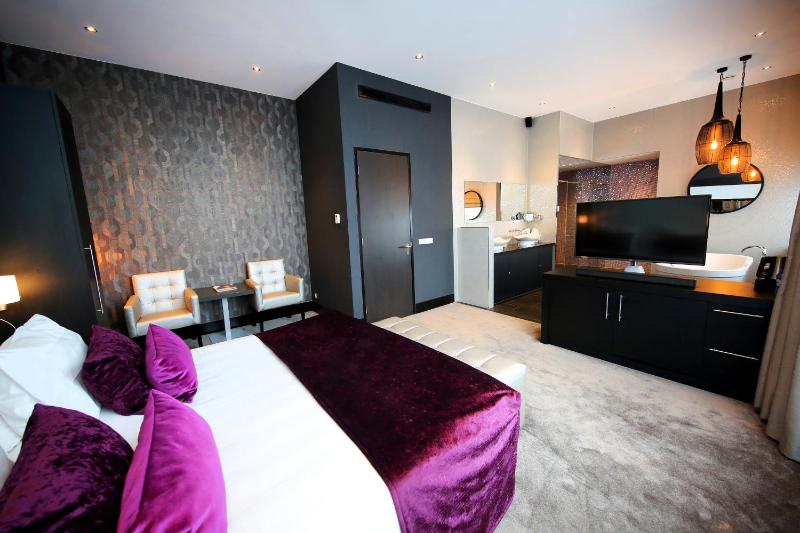 Suite with Sauna image 3