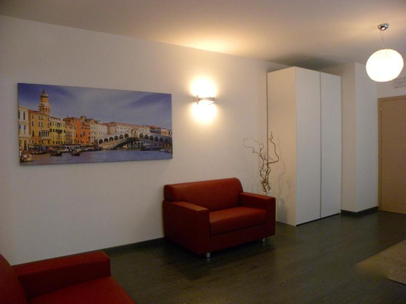 Venice Apartments Dante - image 2