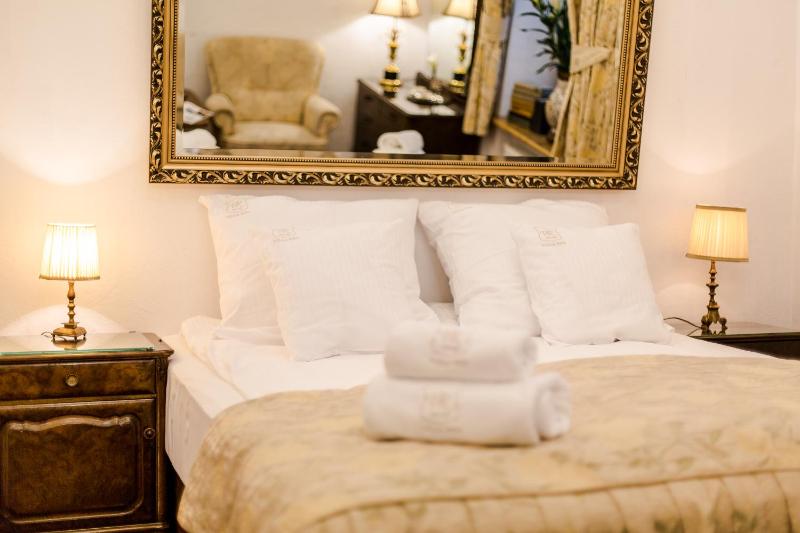 Deluxe Double Room image 4