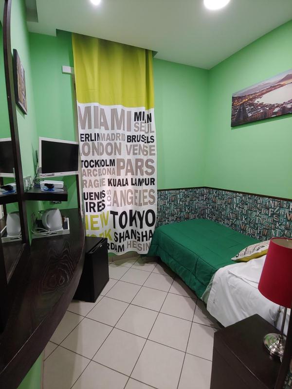 Single Room image 3