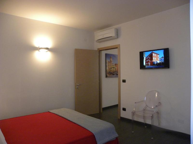 Venice Apartments Dante - image 11