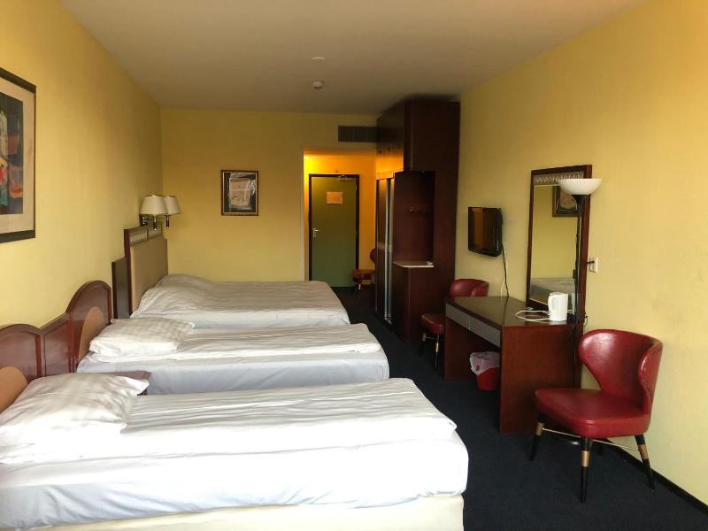 Quadruple Room image 2