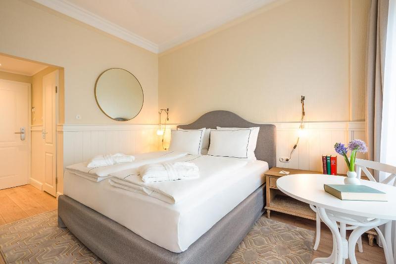 Deluxe Double Room with Balcony - Sea Side image 1