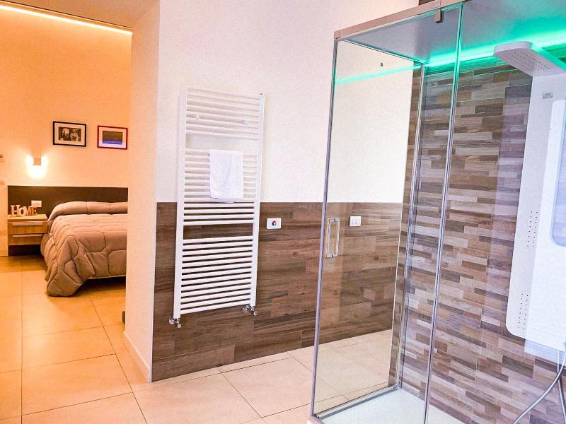 Deluxe Double Room image 3