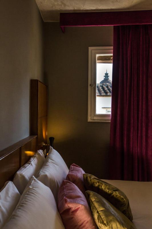 Deluxe Double Room image 2