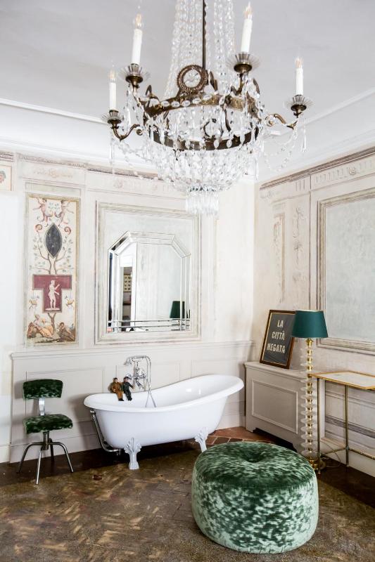 King Room image 4