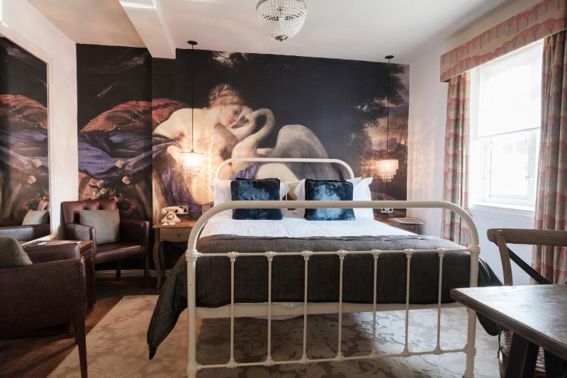 Grand Double Room image 1