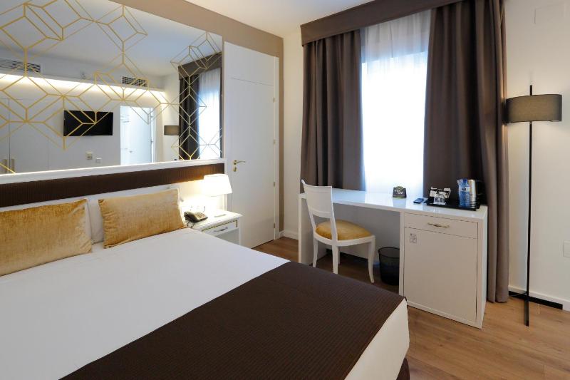 Standard Single Room image 4