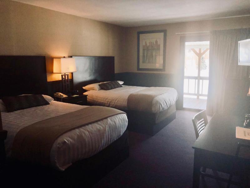 Double Room with Two Double Beds image 4