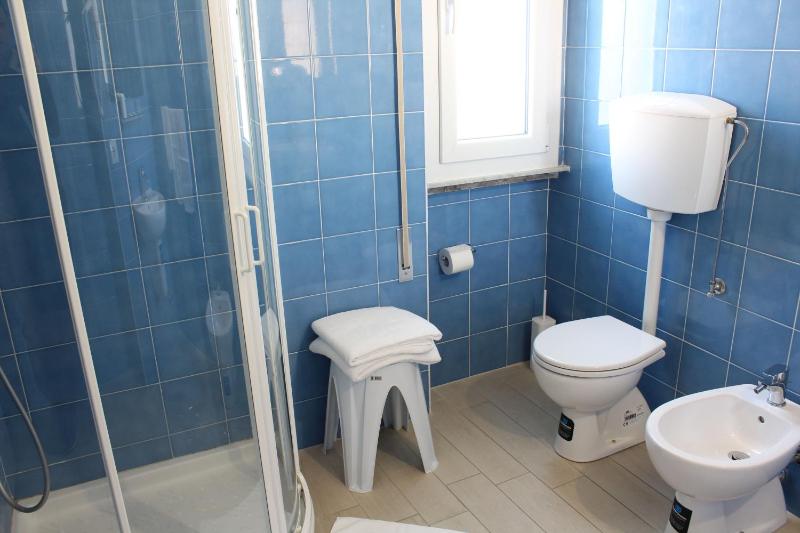 Double Room with Private Bathroom and Balcony image 3