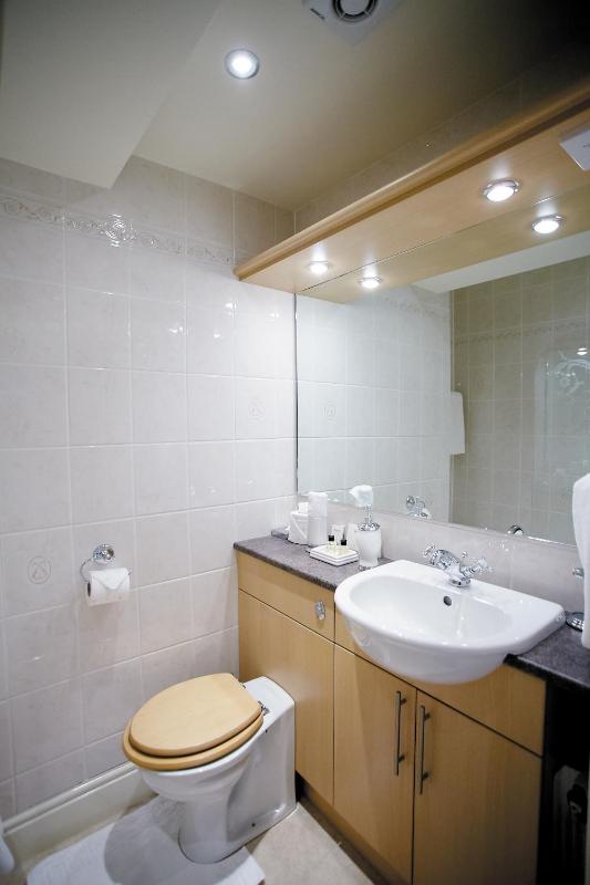 Twin Room image 3